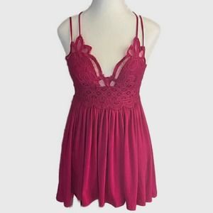 Zenana Fuchsia Crochet Lace Cami-Style Blouse-Size M (fits like a XS-S)